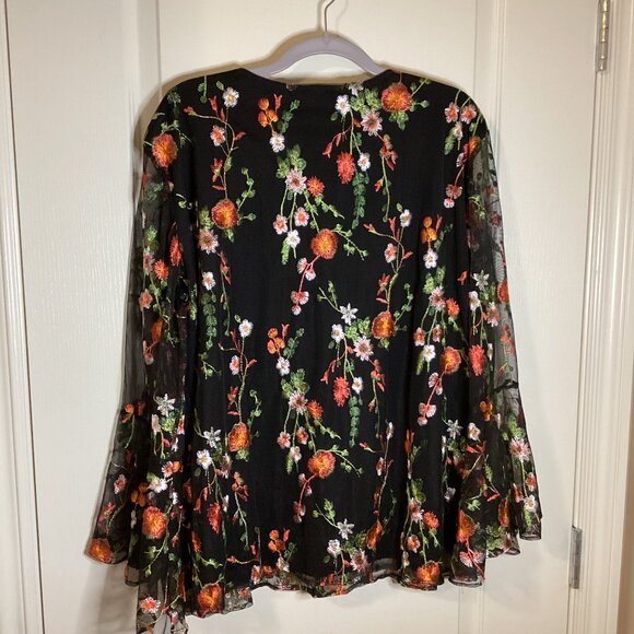 Guillaume Women's Sheer Top Blouse Size 2X Floral Embroidered Bell Sleeves Fairy - Picture 5 of 8